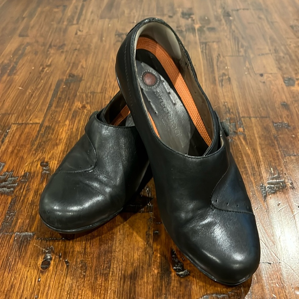 GUC! Clarks. Black SZ 8